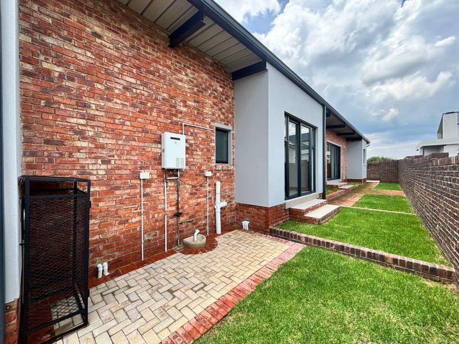 To Let 3 Bedroom Property for Rent in Helderzicht Eco Estate North West